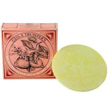 Load image into Gallery viewer, Geo F Trumper Extract of Limes Shaving Soap Refill
